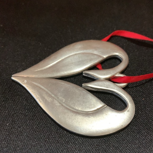 Kenneth Kantro Signed Chanson D'Amour (2")  Swan Pewter Heart Shape Ornament - Picture 6 of 8